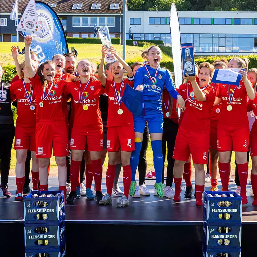 Siegerfoto einer Frauenmannschaft beim FLENS Cup.