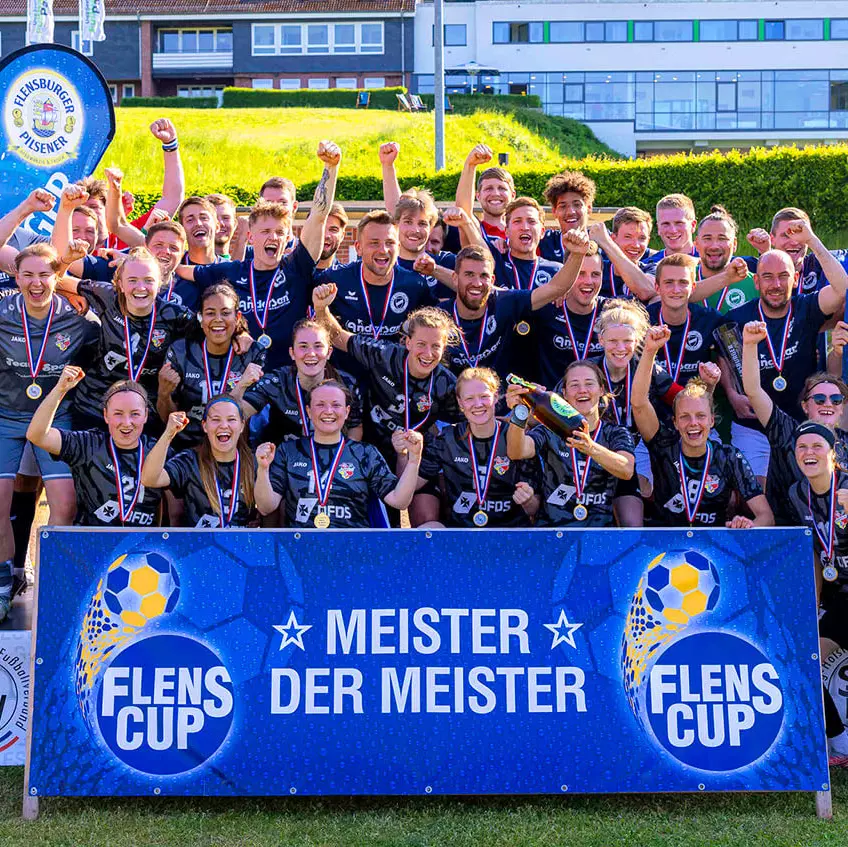 Gruppenbild der Siegermannschaften vom FLENS Cup Final Four 2024.