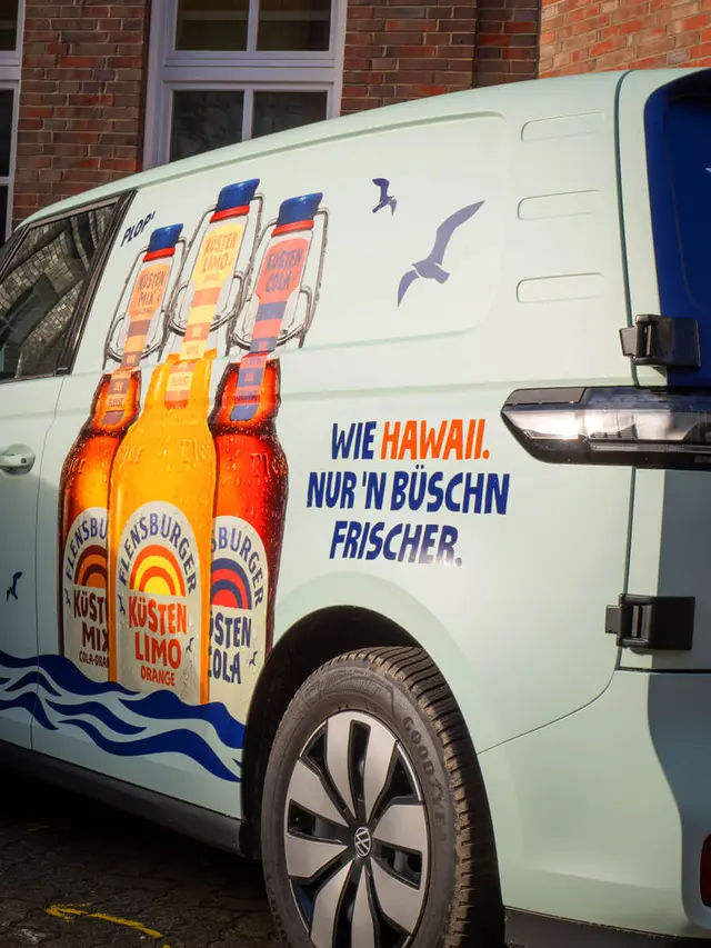 Ein VW ID-Bus in Flensburger Küstenlimo Folie. 