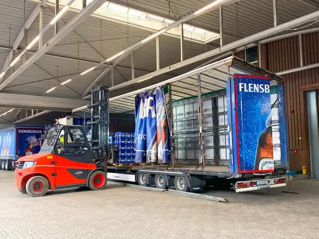 LKW-Verladung von FLENS Paletten.