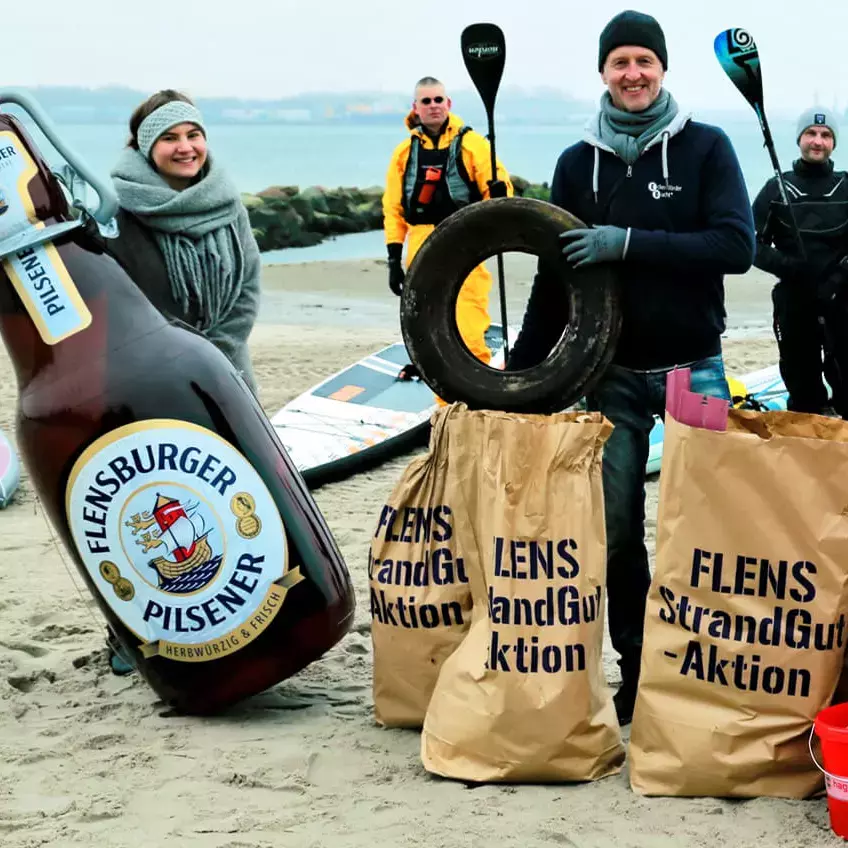 Gruppenbild einer FLENS StrandGut-Aktion.