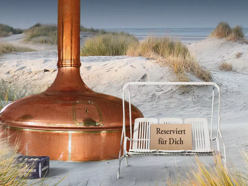 leere Schaukel und Kessel mit Strand.